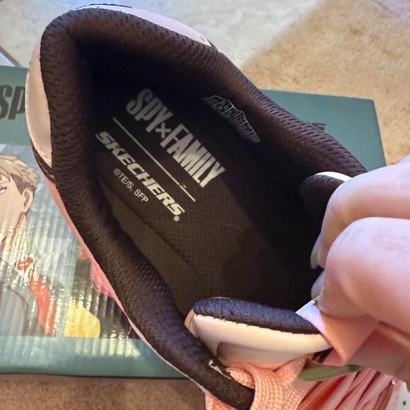 Skechers x Spy Family sneakers size women’s 8 - Picture 7 of 8